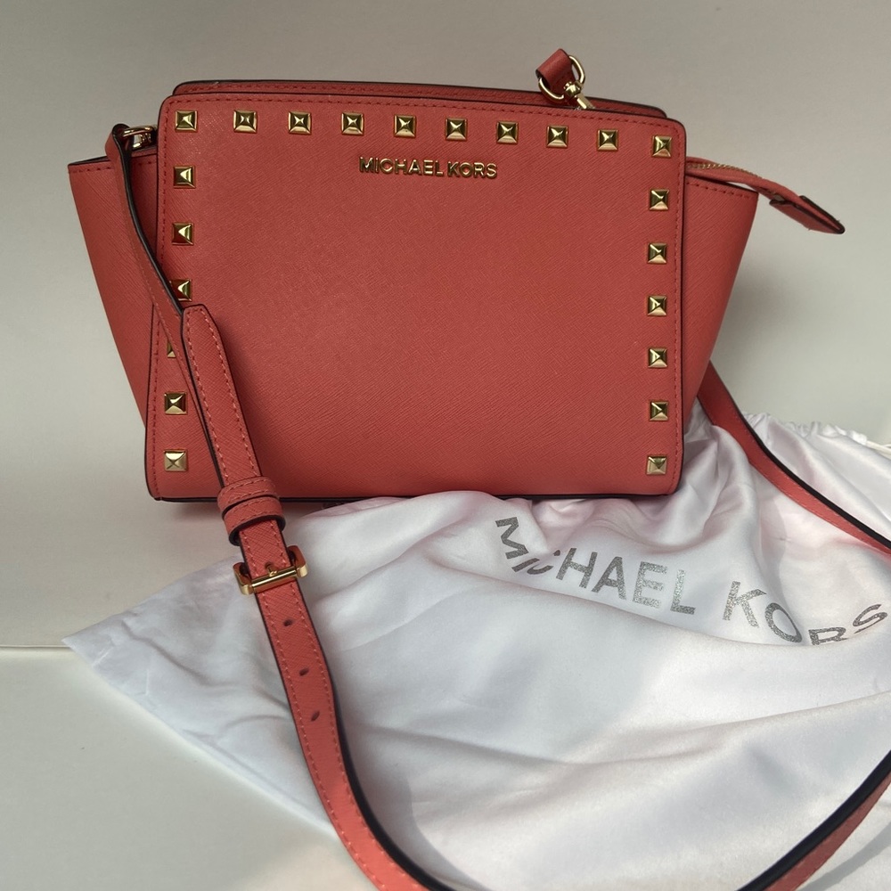 NWOT Michael Khors Coral Selma Shoulder Bag